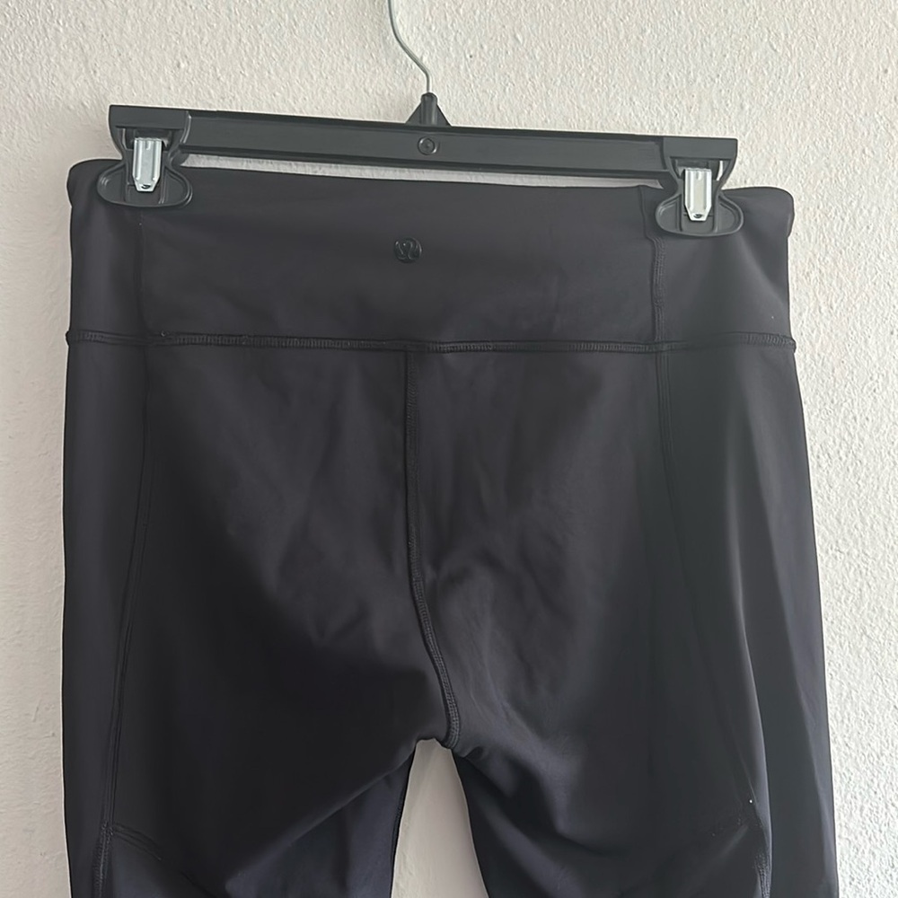 Size 6 black lulu lemon capris